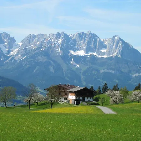 Hahnenkammblick Farm stay *